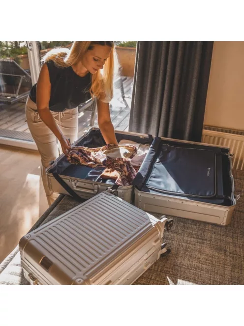 Travelite Next S ezüst kabin méretű prémium alumínium bőrönd