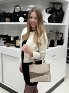 Karen D 565 bézs virág rostbőr női kézitáska