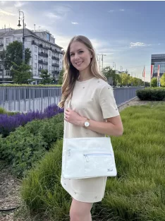 Karen 2491 fehér virág rostbőr táska