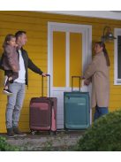 TRAVELITE Viia M rozé 4 kerekű bővíthető közepes bőrönd 