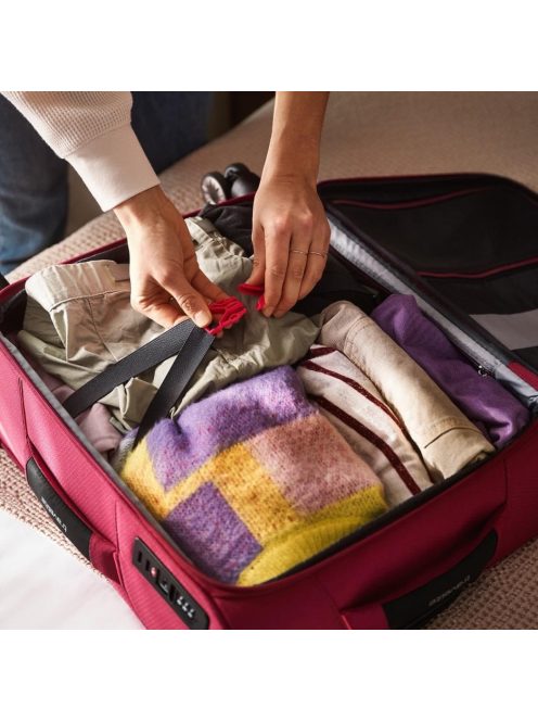 TRAVELITE Viia M rozé 4 kerekű bővíthető közepes bőrönd 