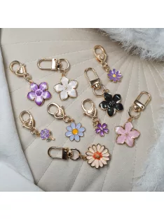   Zsákbamacska - Virág mintájú kicsi táskadísz és kulcstartó