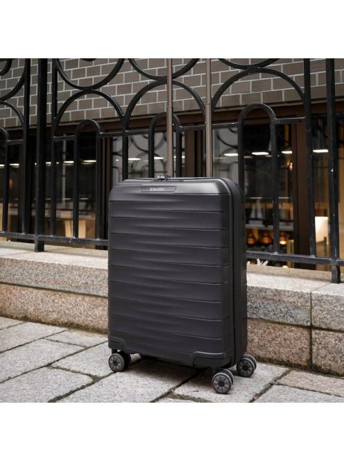 Travelite MOOBY L fekete nagy méretű bőrönd