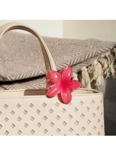 Virág alakú hajcsat és táskadísz púder