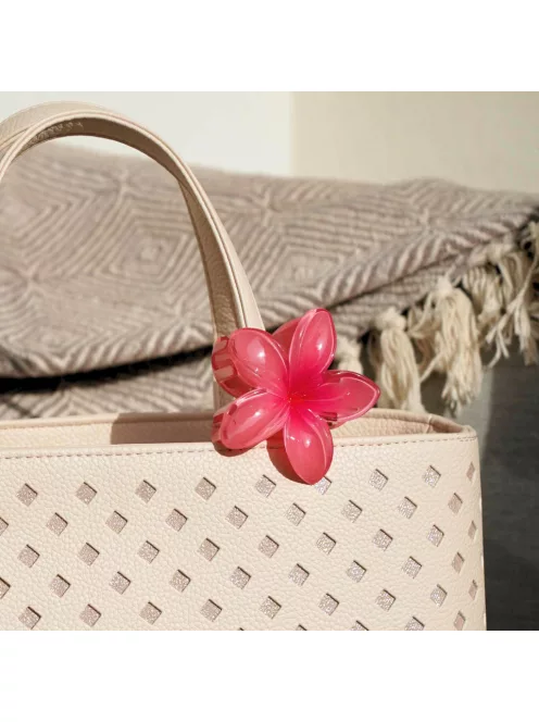 Virág alakú hajcsat és táskadísz púder