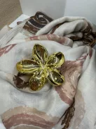 Virág alakú hajcsat és táskadísz arany