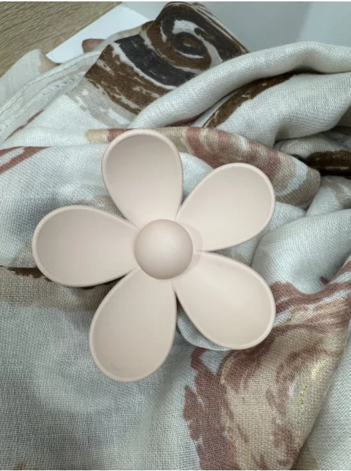 Virág alakú hajcsat és táskadísz púder