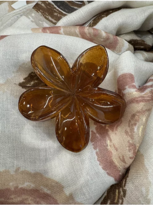 Virág alakú hajcsat és táskadísz barna