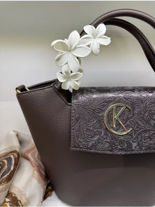 3 virágos hajcsat és táskadísz fehér