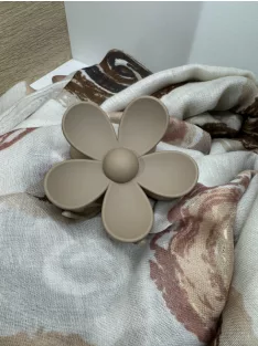 Virág alakú hajcsat és táskadísz drapp