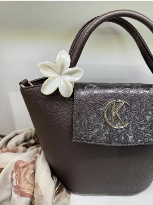 Virág alakú hajcsat és táskadísz fehér