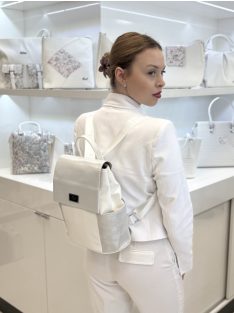 Karen rostbőr hátizsák 1698 fehér steppelt
