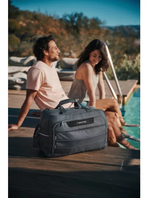 Travelite Skaii Weekender piros utazótáska és hátizsák