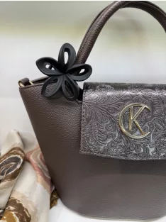 Virág alakú hajcsat és táskadísz fekete