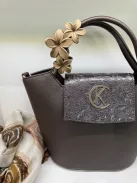 3 virágos hajcsat és táskadísz drapp