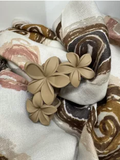 3 virágos hajcsat és táskadísz drapp