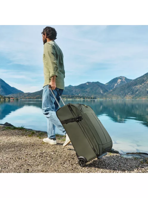 Travelite Briize M fekete közepes gurulós utazótáska 91018-01