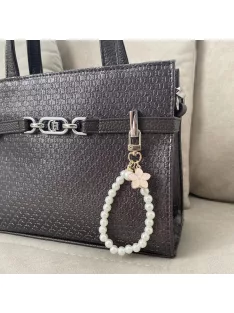 Gyöngyös táskadísz és kulcstartó virággal