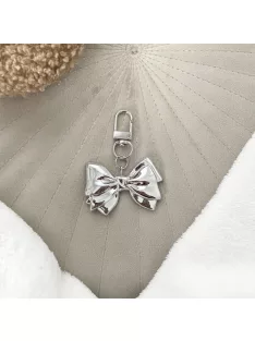 Ezüst masnis táskadísz és kulcstartó