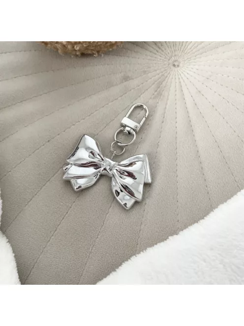 Ezüst masnis táskadísz és kulcstartó