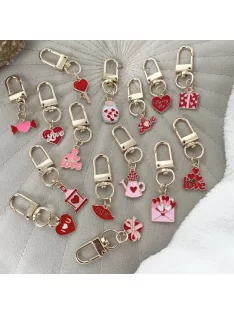 Zsákbamacska - LOVE kicsi táskadísz és kulcstartó