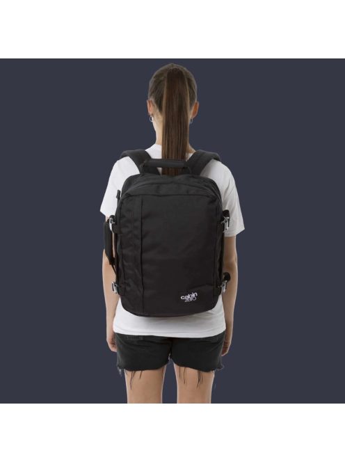 Cabinzero Classic 28L fekete 40x30x20 utazótáska/hátizsák