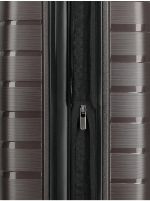 Travelite Air Base barna 4 kerekű bővíthető közepes bőrönd