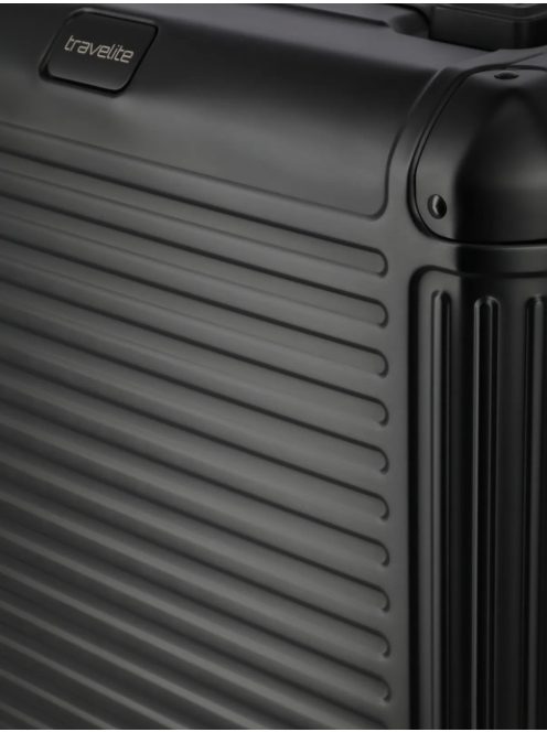 Travelite Next fekete alumínium 4 kerekű üzleti kabinbőrönd