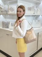 Karen Rita fehér virágos rostbőr női válltáska