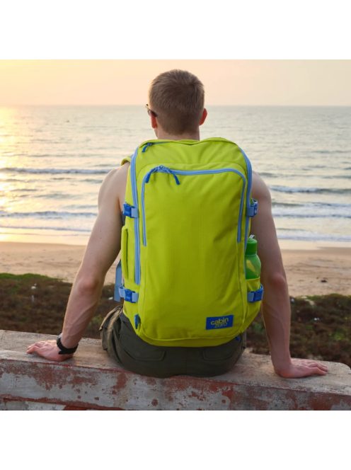 Cabinzero ADV Pro 42L neonzöld kabin méretű utazótáska/hátizsák