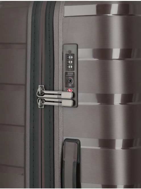 Travelite Air Base barna 4 kerekű kabinbőrönd és közepes bőrönd