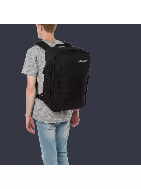 Cabinzero Military 44L fekete kabin méretű utazótáska/hátizsák