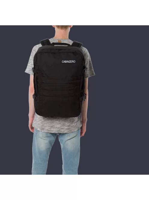 Cabinzero Military 44L fekete kabin méretű utazótáska/hátizsák